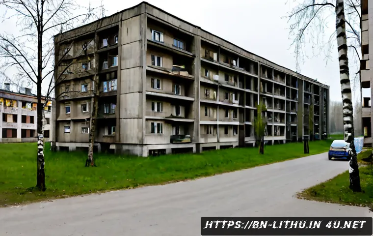 리투아니아 소비에트 시대 유산 - Photorealistic wide-angle view of a monumental Soviet-era concrete apartment block in Lithuania, wea...